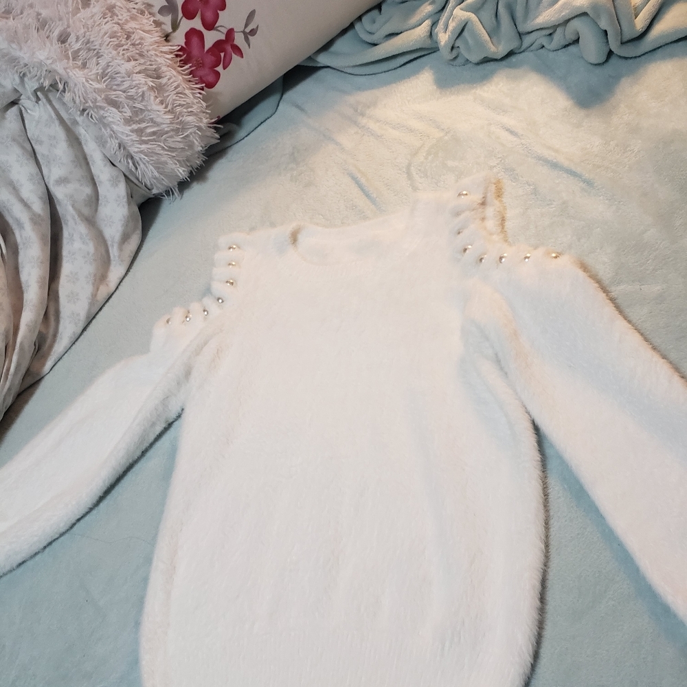 sweater - Picture 4 of 4